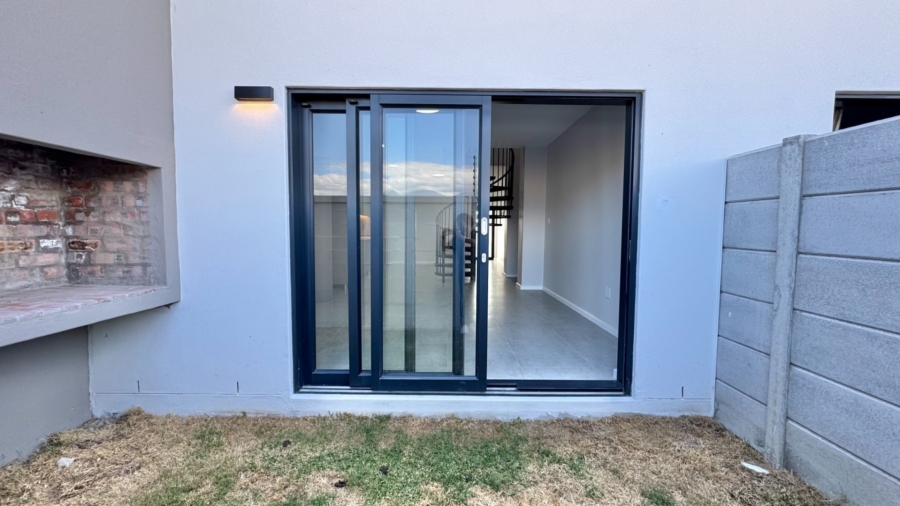 2 Bedroom Property for Sale in Whispering Pines Western Cape